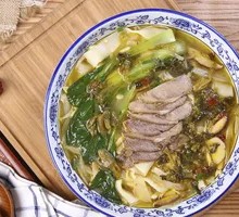 Sour Cabbage Beef Knife-Shaved Noodles