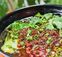 Sour and Spicy Noodles with Shredded Pork