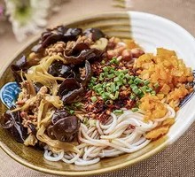 Pickled Vegetable and Pork Noodles