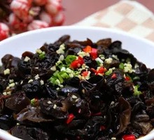 Cold-mixed black fungus