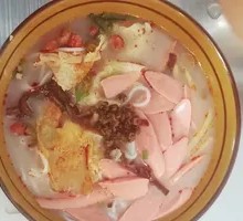 Ham Rice Noodles with Snail Soup