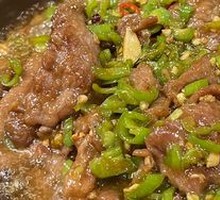 Stoneware Beef with Tofu and Green Pepper
