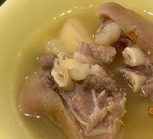 Braised Pig's Trotter and Pea Soup
