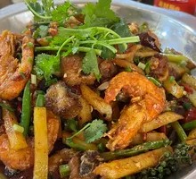 Spicy Stir-Fried Spare Ribs and Shrimp