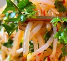 Cold-mixed bean sprouts