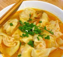 Golden Soup Sour Cabbage Dumplings