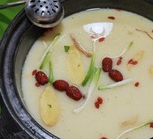 Nutritious Milk Soup with Black Fish