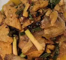 Cured Meat Two-Color Noodles