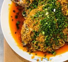 Garlic-Fried Crucian Carp