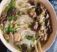 Pork丁 Rice Noodles