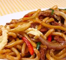 Udon Noodles Stir-Fried with Pork Strips