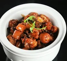 Braised Pig Tail with Small Mushrooms