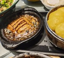 Mixed Grain Steamed Corn Cakes with Braised Pork Belly