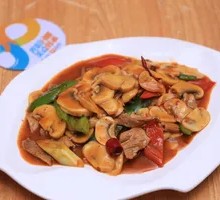Mushroom and Pork Rice in a Wooden Bucket