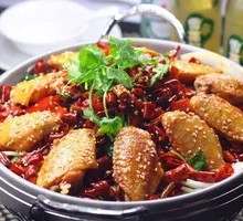 Crispy Chicken Wings with Sticky Rice in Dry Pot
