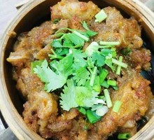 Steamed Pork Intestines with Rice Flour