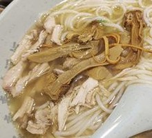 Chicken Soup with Tremella and Rice Noodles