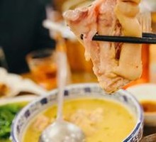 Braised Pig's Trotter and Pea Soup