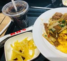 Stir-fried Yellow Beef with Egg Fried Rice