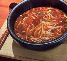 Spicy Yunnan Crossing-the-Bridge Rice Noodles