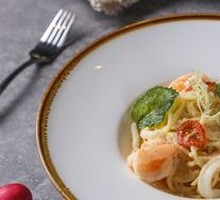 Garlic Cream Seafood Linguine