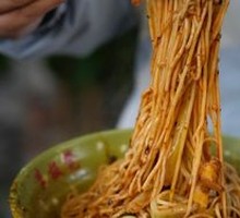 Dry Stir-Fried Noodles with Meat Sauce