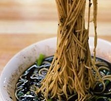 Stir-fried Yellow Beef Dry Noodles