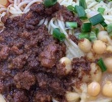 Dry-Sautéed Pea and Pork Sauce Noodles