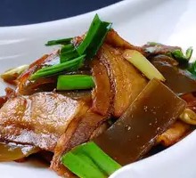 Sichuan-style stir-fried pork with yam skin
