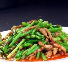 Garlic Shoots with Shredded Pork