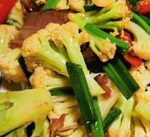 Organic Cauliflower Stir-Fried with Preserved Pork