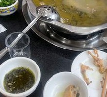 Sour Cabbage Chicken with Pig's Intestine