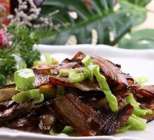 Green Pepper Stir-fried with Preserved Meat