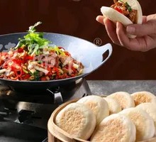 Stir-Fried Yellow Beef with Flatbread