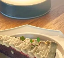 Black Brown Tea Chantilly Cake