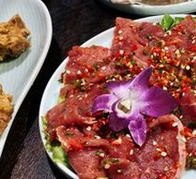 Stir-Fried Beef with Green and Red Peppers