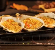 Garlic Steamed Oysters with Rice Noodles