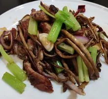 Stir-fried Pig Intestine with Tea Tree Mushrooms