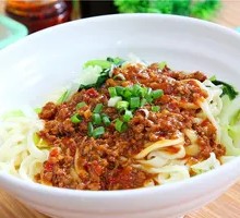 Refreshing Fried Sauce Noodles