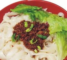 Pea and Pork Sauce Knife-Sliced Noodles