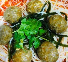 Juicy Beef Meatball Rice Noodles
