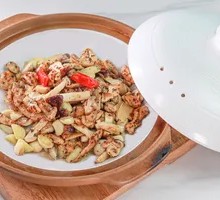 Shagiang Pan-Seared Wenchang Chicken in Clay Pot