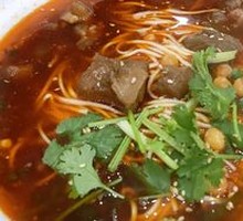 Red Stir-Fried Beef Tendon Noodles