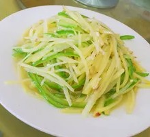 Sliced Potatoes with Green Pepper