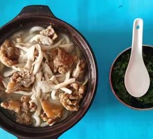 Succulent Pork with Water Noodles