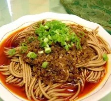 Dry Stir-Fried Noodles with Meat Sauce