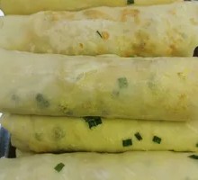 Green Pepper and Potato Stir-Fry Wrapped in Pancake or Fried Dough
