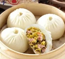 Minced Meat with Pickled Yardlong Beans Buns