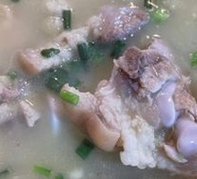 Pig Trotter with Peas