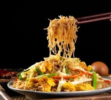 Ham and Pork Stir-fried Rice Noodles